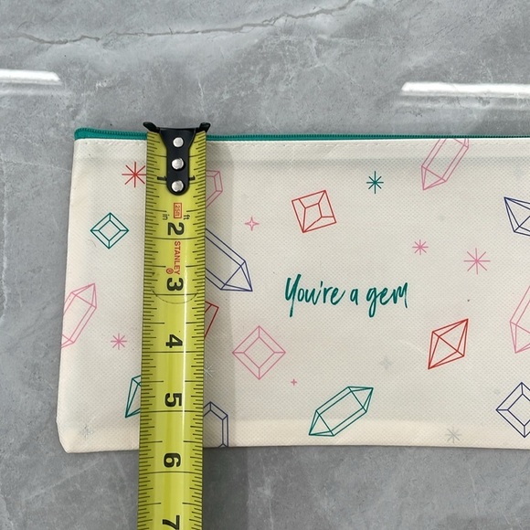 Thrive Causemetics “You’re A Gem” Makeup Bag - Picture 12 of 13